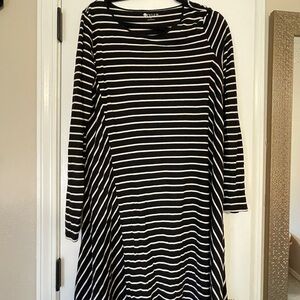 STYLUS Black and White Striped Long Sleeve Dress